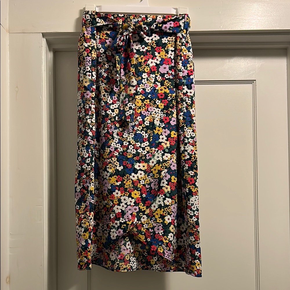 Ann Taylor Floral Midi Women’s Skirt, Size Medium Petite - NWT
